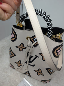 LOUIS VUITTON LIMITED EDITION WILD AT HEART NEONOE MM, LIKE NEW