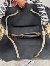 LOUIS VUITTON LIMITED EDITION WILD AT HEART NEONOE MM, LIKE NEW