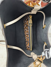 LOUIS VUITTON LIMITED EDITION WILD AT HEART NEONOE MM, LIKE NEW