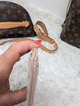 CHANEL CAMILIA CARD HOLDER, ROSE BEIGE