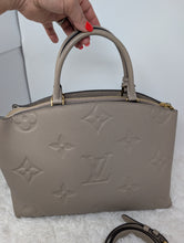 LOUIS VUITTON GRAND PALAIS, TURTLEDOVE