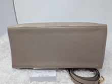 LOUIS VUITTON GRAND PALAIS, TURTLEDOVE