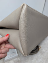 LOUIS VUITTON GRAND PALAIS, TURTLEDOVE