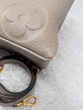 LOUIS VUITTON GRAND PALAIS, TURTLEDOVE