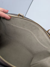 LOUIS VUITTON GRAND PALAIS, TURTLEDOVE