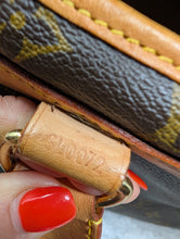 LOUIS VUITTON MONOGRAM SAC CHIEN 40 PET CARRIER