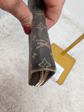 LOUIS VUITTON MINI LIN ZIPPY WALLET