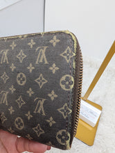 LOUIS VUITTON MINI LIN ZIPPY WALLET