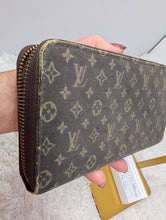 LOUIS VUITTON MINI LIN ZIPPY WALLET
