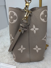 LOUIS VUITTON BICOLOR NEONOE MM