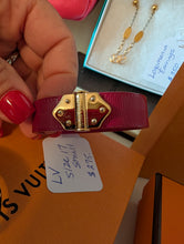 LOUIS VUITTON EPI ROSE INDIAN ELECTRIC SPIRIT BRACELET, EXCELLENT, SIZE 17