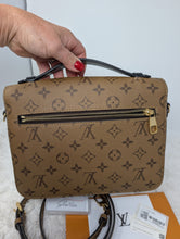 LOUIS VUITTON MONOGRAM REVERSE METIS POCHETTE