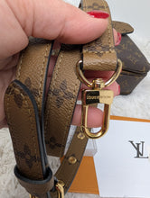 LOUIS VUITTON MONOGRAM REVERSE METIS POCHETTE