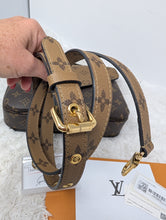 LOUIS VUITTON MONOGRAM REVERSE METIS POCHETTE