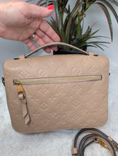 LOUIS VUITTON DUNE METIS POCHETTE