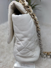 CHANEL 19 WHITE MED/LGE