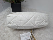 CHANEL 19 WHITE MED/LGE