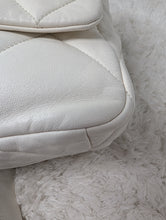 CHANEL 19 WHITE MED/LGE