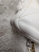 CHANEL 19 WHITE MED/LGE