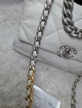 CHANEL 19 WHITE MED/LGE