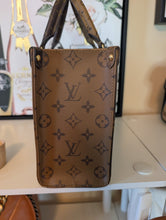 LOUIS VUITTON REVERSE ONTHEGO PM