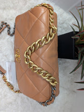 CHANEL 19 CARAMEL