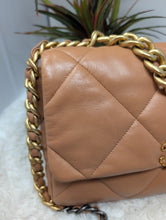 CHANEL 19 CARAMEL