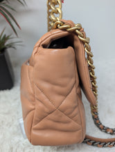 CHANEL 19 CARAMEL