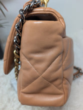 CHANEL 19 CARAMEL