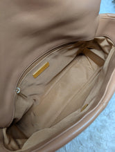 CHANEL 19 CARAMEL