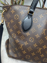 LOUIS VUITTON MONOGRAM FLOWER TOTE, NOIR