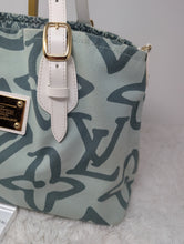 LOUIS VUITTON Menthe Tahitienne Cabas PM