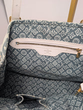 LOUIS VUITTON Menthe Tahitienne Cabas PM