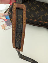 LOUIS VUITTON MARLY BANDOULIERE