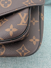 LOUIS VUITTON MONOGRAM PASSY, LIKE NEW