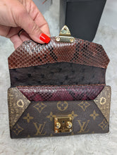 LOUIS VUITTON MAJESTUEUX WALLET