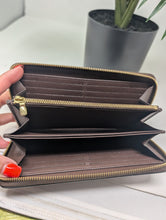 LOUIS VUITTON DE ZIPPY WALLET