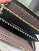 LOUIS VUITTON DE ZIPPY WALLET