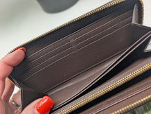 LOUIS VUITTON DE ZIPPY WALLET