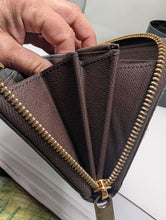 LOUIS VUITTON DE ZIPPY WALLET