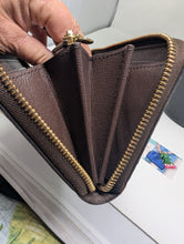 LOUIS VUITTON DE ZIPPY WALLET