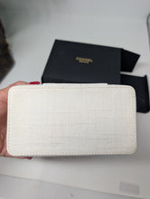 CHANEL GWP IVORY BEAUTE COSMETIC/TOILETRY CASE, NEW IN BOX
