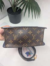 LOUIS VUITTON SPRING STREET PM, SCARLET RED VERNIS LEATHER, MONOGRAM ACCENT - CROSSBODY/SHOULDER BAG, LIKE NEW
