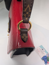 LOUIS VUITTON SPRING STREET PM, SCARLET RED VERNIS LEATHER, MONOGRAM ACCENT - CROSSBODY/SHOULDER BAG, LIKE NEW
