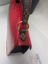 LOUIS VUITTON SPRING STREET PM, SCARLET RED VERNIS LEATHER, MONOGRAM ACCENT - CROSSBODY/SHOULDER BAG, LIKE NEW
