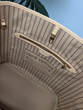 LOUIS VUITTON MONOGRAM NEVERFULL GM, MINT CONDITION (POUCH SOLD SEPARATELY)