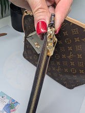 LOUIS VUITTON MONOGRAM NEVERFULL MM AND POUCH, LIKE NEW
