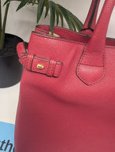 BURBERRY CRIMSON BANNER TOTE, EXCELLENT