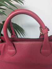BURBERRY CRIMSON BANNER TOTE, EXCELLENT