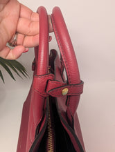 BURBERRY CRIMSON BANNER TOTE, EXCELLENT